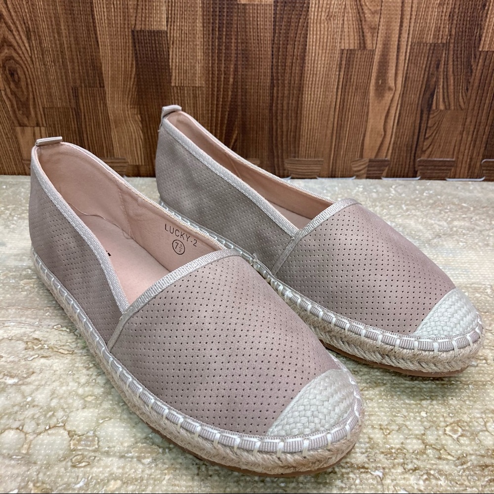 AMS Women's Lucky -2 Flat Size 7.5